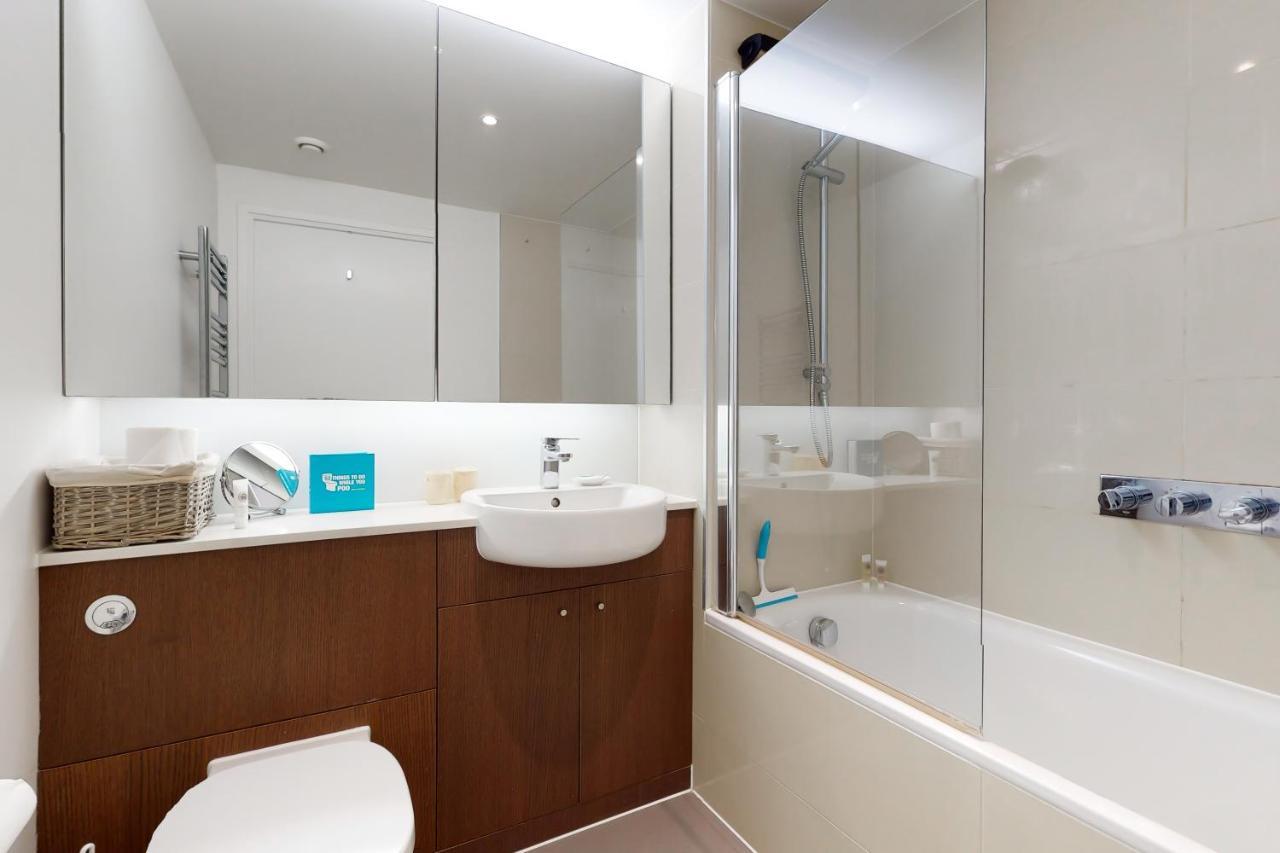 Lovely 2 Bedroom Flat With Balcony In Stratford 伦敦 外观 照片
